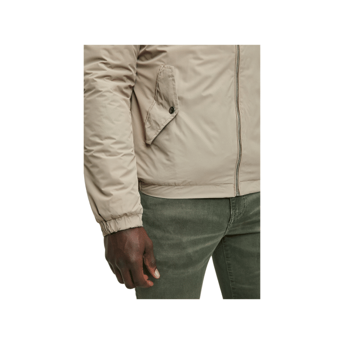 702 24C | The Polo Jackets Men's LS Tech Puffer Harrington in Taupe combines classic style with modern functionality. Featuring a lightweight, insulated design and a water-resistant outer shell, this jacket offers warmth and protection while maintaining a sleek, sophisticated look.