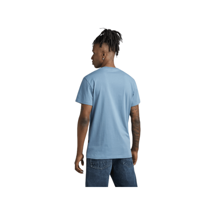 807 45B | The G Star Crew Holorn R T S/S in Light Blue Colour combines a classic crew neck design with a rich navy hue for a versatile and timeless look. Made from high-quality materials, this short-sleeve T-shirt offers exceptional comfort and durability, ideal for both casual and smart-casual outfits.