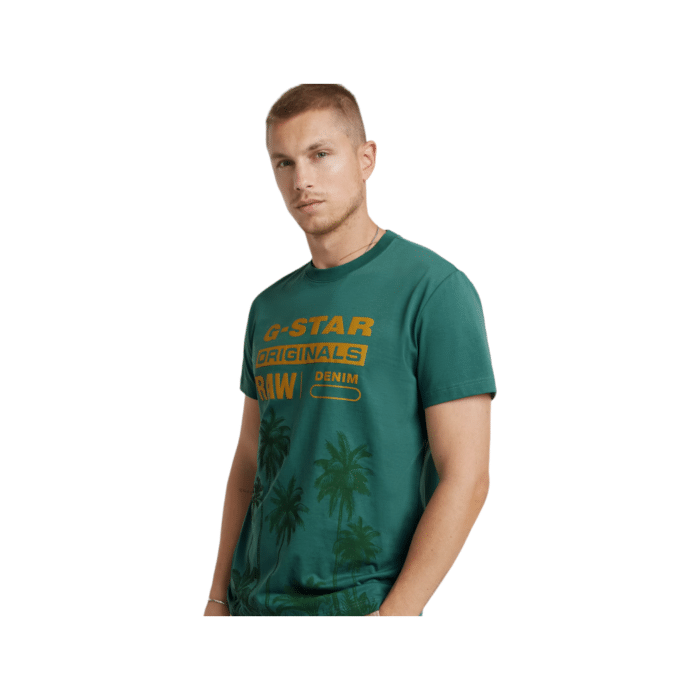 807 82A 1 | The G Star Crew Palm Originals R T in Blue Spruce Colour showcases a stylish, casual design with a distinct palm graphic on the front, adding a touch of tropical flair. Made from premium cotton, this T-shirt offers exceptional comfort and breathability, perfect for everyday wear.