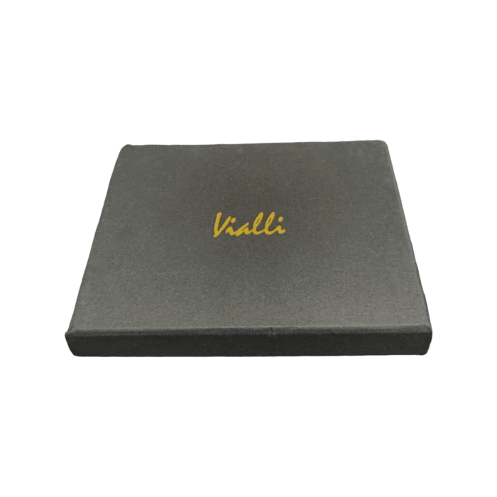 965 4C | The Vialli Valencia Card Holder in Silver offers sleek sophistication with its premium leather construction and functional design. Perfect for organizing your cards and cash, it combines style and practicality effortlessly.