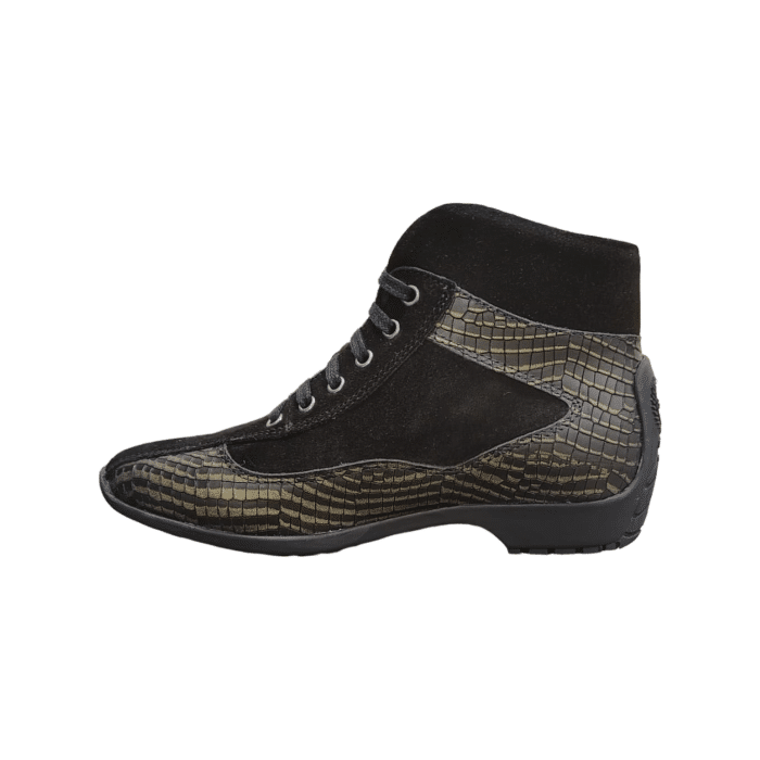 137 167A | The Rossimoda Cayenne Serpente Boot in Black/Gold offers a perfect blend of style and functionality. Crafted from premium suede, it features a cushioned insole and a durable rubber sole for all-day comfort and stability.