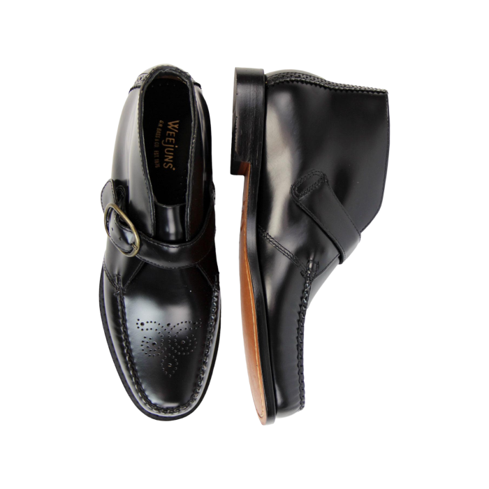 190 19B | The Bass Weejuns Langley Mid Leather in black epitomizes timeless elegance with its premium leather construction and refined silhouette. Designed for versatile wear, these mid-height shoes provide exceptional comfort and durability, making them an essential addition to any sophisticated wardrobe.