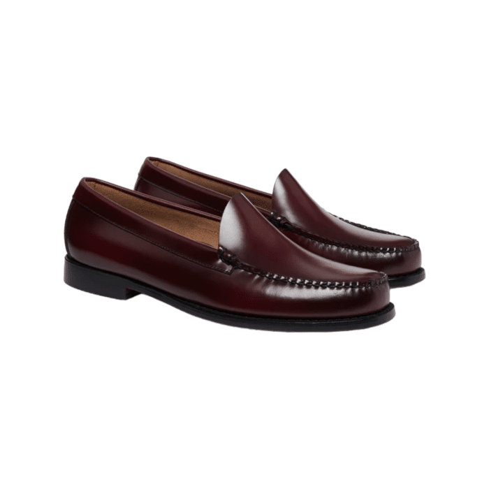 190 21A | The Bass Weejuns Venetian Leather loafers in wine offer a sophisticated blend of classic craftsmanship and modern elegance, featuring premium hand-stitched leather in a rich, versatile color. Designed for both style and comfort, these loafers provide a luxurious fit with a cushioned footbed and durable rubber outsole, making them ideal for any occasion.