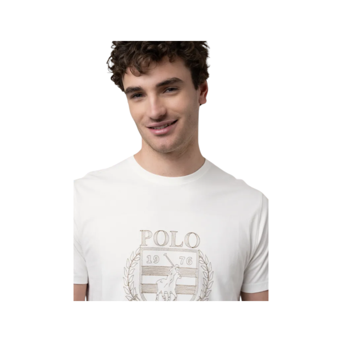 303 109C | The Polo Crew Crest Embroidered T-Shirt in White combines classic design with a touch of sophistication, featuring an intricately embroidered crest that adds a refined element to the casual staple. Made from high-quality fabric, this t-shirt offers a comfortable fit that effortlessly enhances your everyday style while ensuring durability and lasting wear.