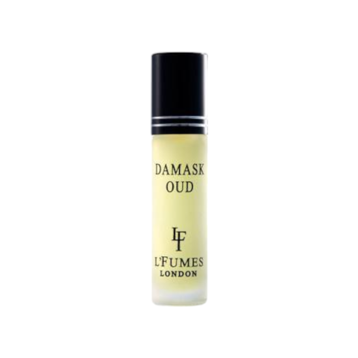 1040 19A | Experience the captivating allure of L'Fumes London Perfume Oil Roll On in <em>Damask Oud</em>, a distinguished Huile de Parfum crafted in England. This luxurious perfume unfolds in enchanting layers, revealing a rich symphony of Floral, Bois, Oud, Mukhallat, and Oriental notes, each intricately blended to create a harmonious and memorable scent. The perfume’s masterful composition features exquisite Frankincense, Honey, and Agarwood, offering a profound and elegant aroma that embodies sophistication and opulence.