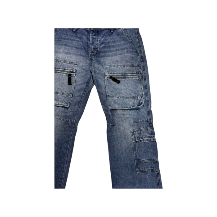 204 69B | The Cutty Jeans Matt in Sulphur Blue deliver a bold, contemporary look with their vibrant color and slim-fit design. Crafted from durable denim, these jeans offer both style and comfort, making them a versatile choice for casual wear or a night out.