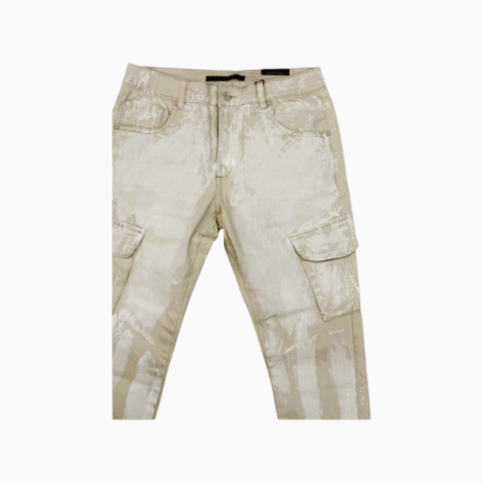 204 70B | The Cutty Jeans Larke in Eggshell Cream deliver a bold, contemporary look with their vibrant color and slim-fit design. Crafted from durable denim, these jeans offer both style and comfort, making them a versatile choice for casual wear or a night out.