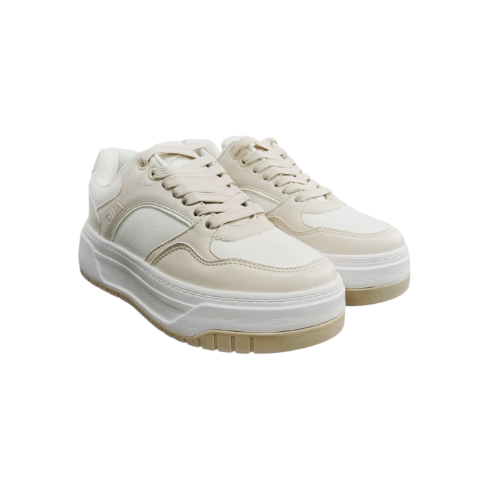 460 18B | The Fila Reagan in Beige and White is a chic and versatile ladies' shoe that combines classic design with modern comfort. Its neutral tones effortlessly complement any casual or sporty outfit, while the cushioned sole ensures all-day support and ease with every step.