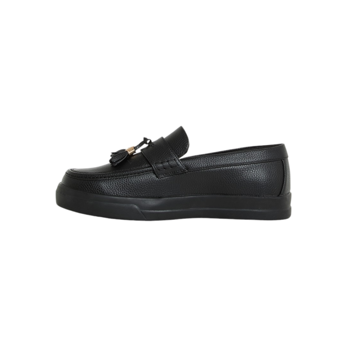 55 6A | The Jonathan D Tassel PU Leather shoes in Black color effortlessly combine sophistication and modern style, making them a versatile addition to any wardrobe. Crafted from high-quality PU leather with a sleek tassel detail, these shoes offer a polished look that's perfect for both formal occasions and smart-casual outfits.