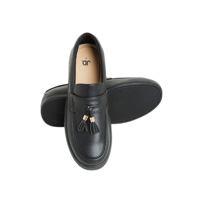 55 6B | The Jonathan D Tassel PU Leather shoes in Black color effortlessly combine sophistication and modern style, making them a versatile addition to any wardrobe. Crafted from high-quality PU leather with a sleek tassel detail, these shoes offer a polished look that's perfect for both formal occasions and smart-casual outfits.