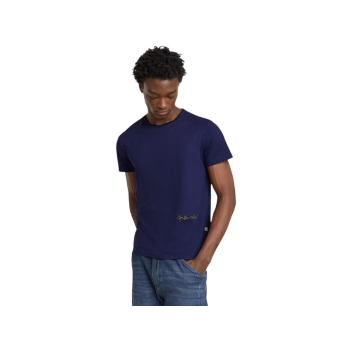 807 92B | The G Star Crew Circle Back Graphic R T in Dark Imperial Blue  is a stylish and versatile piece perfect for any wardrobe. Made from high-quality fabric, it offers a comfortable fit and a sleek look suitable for any occasion.