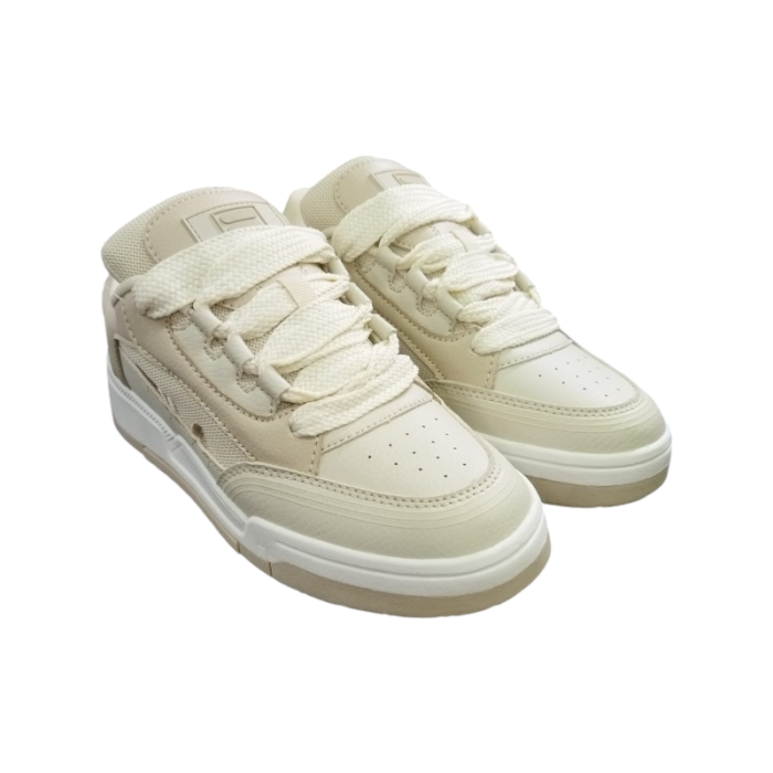 460 19B | The Fila Kascade in Ecru and White is a chic and versatile ladies' shoe that combines classic design with modern comfort. Its neutral tones effortlessly complement any casual or sporty outfit, while the cushioned sole ensures all-day support and ease with every step.