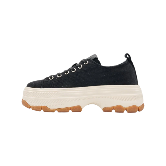 460 20A | The Fila Reese in Black and Gum is a chic and versatile ladies' shoe that combines classic design with modern comfort. Its neutral tones effortlessly complement any casual or sporty outfit, while the cushioned sole ensures all-day support and ease with every step.