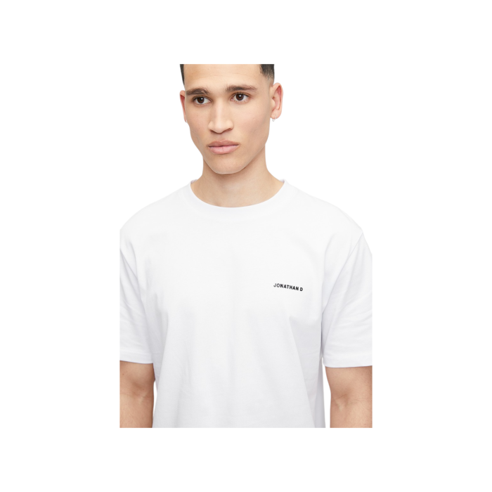 47 12C | The Jonathan D T-Shirt Celer in White offers a sleek, minimalist design crafted from soft, breathable cotton, providing both comfort and durability for everyday wear. Its versatile White hue and classic fit make it a perfect choice for effortless style, whether dressed up or down.