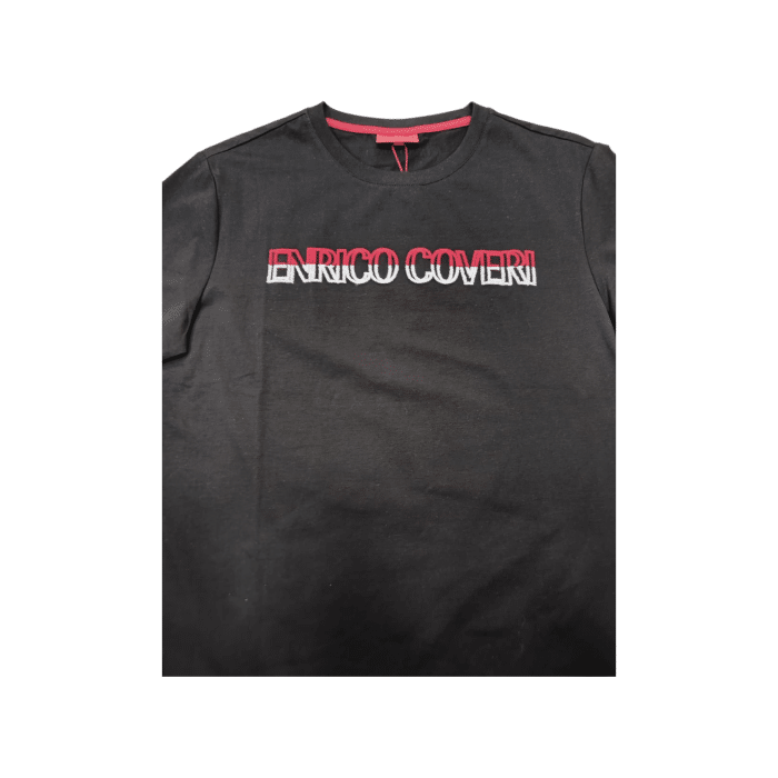 559 123B | The Enrico Coveri 3D stitch T-Shirt in Black with striking White en Red Detailing is the perfect blend of style and comfort, featuring a minimalist design that showcases a bold red and white logo stitched across the chest for an eye-catching contrast. Made from high-quality, breathable fabric, this t-shirt ensures all-day comfort while maintaining a flattering fit, making it an ideal choice for casual outings or relaxed gatherings. With its classic crew neck and versatile color scheme, this t-shirt pairs effortlessly with jeans, shorts, or chinos, allowing you to create a variety of stylish looks with ease.