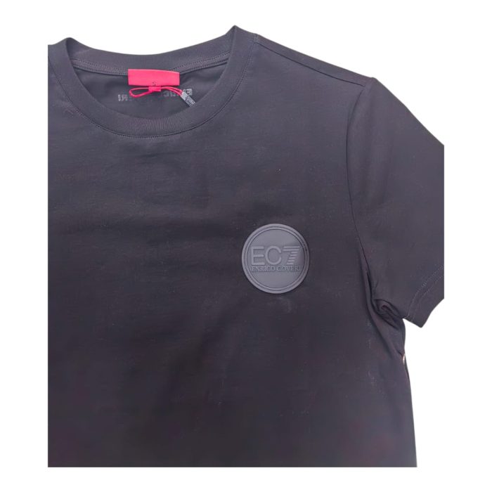 559 137 C 1 | The Enrico Coveri T-shirt Rubber Logo in Black combines modern style and comfort with its soft, breathable cotton blend and eye-catching raised rubber logo on the chest, adding a bold yet sophisticated touch to any casual outfit. The light green color offers a fresh, versatile hue that complements various looks, whether you're pairing it with jeans, shorts, or chinos for a smart-casual or relaxed ensemble. With its durable, high-quality fabric and well-crafted design, this t-shirt not only retains its shape after multiple washes but also ensures long-lasting comfort and style for everyday wear.