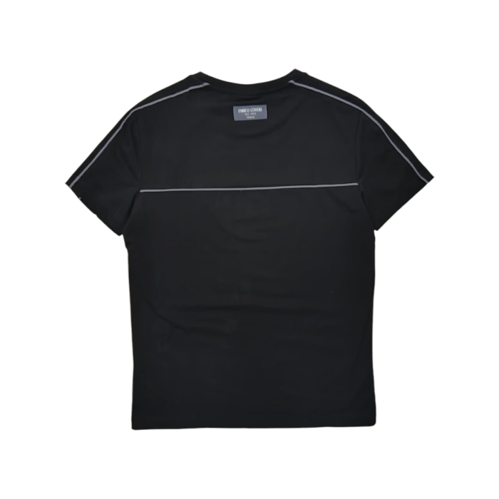 559 146A | The Enrico Coveri 1 Stripe T-Shirt in Black with striking Grey Detailing is the perfect blend of style and comfort, featuring a minimalist design that showcases a bold grey stripe across the chest for an eye-catching contrast. Made from high-quality, breathable fabric, this t-shirt ensures all-day comfort while maintaining a flattering fit, making it an ideal choice for casual outings or relaxed gatherings. With its classic crew neck and versatile color scheme, this t-shirt pairs effortlessly with jeans, shorts, or chinos, allowing you to create a variety of stylish looks with ease.