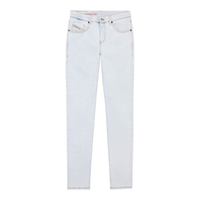 867 7 D | The Diesel Jeans 2019 D-Strukt Tapered Light Washed Denim combines contemporary style with exceptional comfort, making it a must-have for any modern wardrobe. Crafted from high-quality cotton, these jeans feature a stylish tapered fit that hugs the thighs and narrows towards the ankles, providing a flattering silhouette that complements a variety of looks. The light wash adds a casual vibe, making them versatile enough to pair effortlessly with everything from a simple t-shirt to a crisp button-up, ensuring you’re always ready for any occasion.