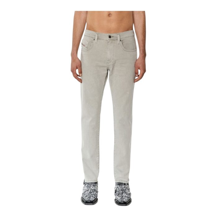 867 9 C | The <strong>Diesel 2019 D-Strukt Light Grey Jeans</strong> combine a sleek, slim-fit silhouette with Diesel’s signature light grey wash, bringing a modern, versatile edge to your wardrobe. Crafted from durable, high-quality denim, these jeans offer subtle fading and distressed details for a worn-in yet polished look that adapts effortlessly from casual outings to more refined occasions. Designed for both comfort and style, they feature classic five-pocket styling, reinforced stitching, and Diesel's iconic branding, making them a standout choice for everyday wear with a hint of urban sophistication.