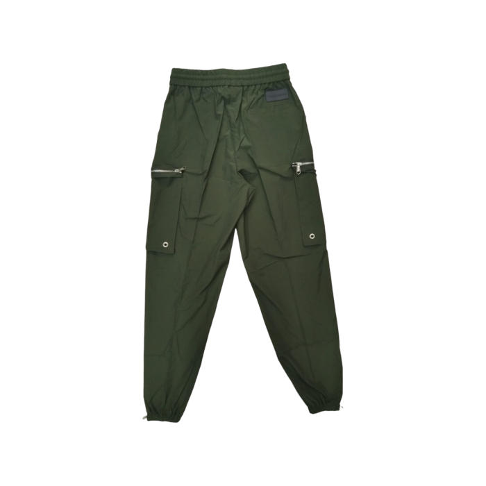 942 5A | The Vialli Ishmic Trackpants in Olive offer a perfect blend of comfort and contemporary style, designed for versatility in both casual and active settings. With a tapered fit, elasticated waistband, and practical side pockets, these trackpants ensure a sleek silhouette while delivering breathable comfort and functional ease, making them an essential addition to any wardrobe.