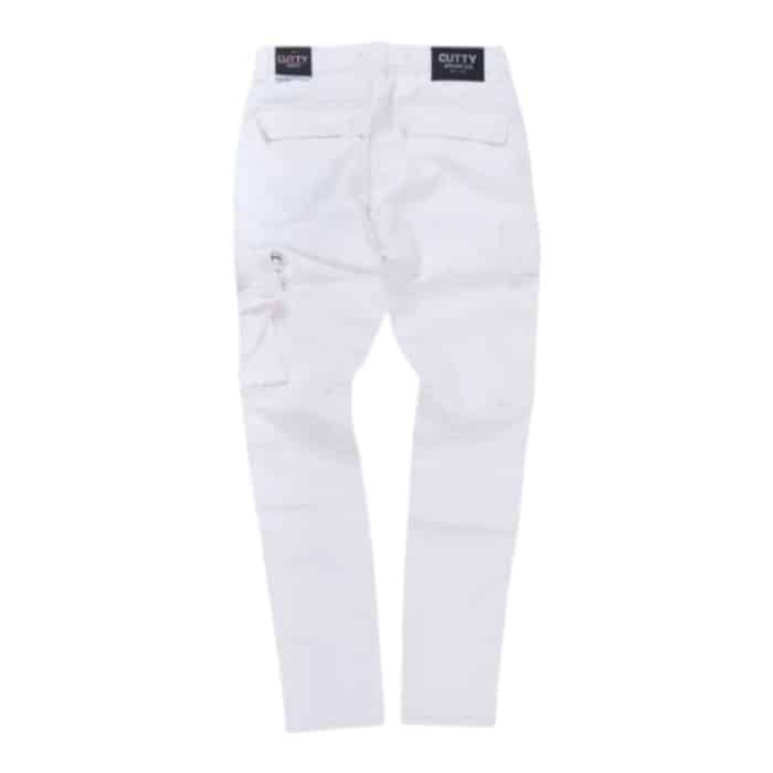 204 45 B | The Cutty Jeans Leo Cargo White combines modern style with classic utility, featuring a crisp white color and a tailored, slim-fit silhouette that stands out in any wardrobe. Made from a soft, durable cotton blend, these cargo jeans offer both comfort and functionality, with strategically placed pockets for your essentials, ensuring practicality without sacrificing style. Perfect for casual outings or more polished looks, the Leo Cargo White is a versatile wardrobe staple that pairs effortlessly with a variety of tops and shoes, making it ideal for any occasion.