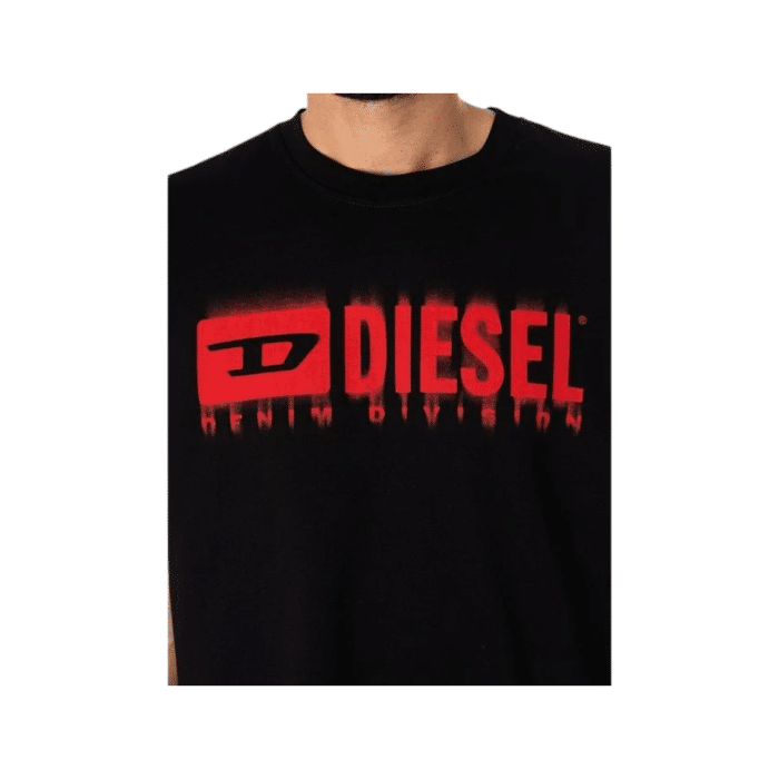 862 80C | The Diesel T-Shirt T-Diegor L6 in Black combines sleek, minimalist design with premium comfort, making it a versatile addition to any wardrobe. Crafted from a high-quality cotton blend, this t-shirt offers a soft, breathable fit that ensures all-day wearability, while the deep black hue provides a bold, timeless look. With a classic crew neck, subtle Diesel branding, and durable construction, this t-shirt delivers effortless style and lasting quality, perfect for pairing with jeans, shorts, or layering with jackets.