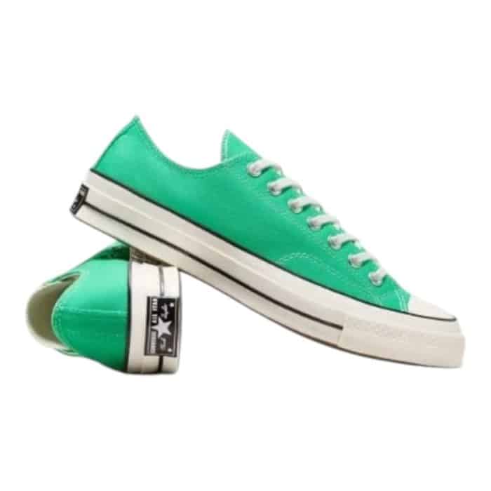 126 75 D | The Converse Chuck 70 Low in Prism Green/Egret/Black combines vintage-inspired design with modern craftsmanship, offering a bold yet versatile aesthetic. Its premium 12-ounce canvas upper, high-gloss rubber sidewall, and OrthoLite® insole ensure durability, comfort, and all-day support. Perfect for making a statement or complementing casual outfits, this timeless sneaker reimagines the classic Chuck Taylor for today’s style-savvy wearer.