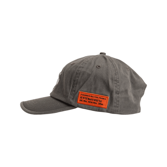 288 4A | Get summer-ready with the Palladium Dad Cap in charcoal, crafted from premium washed cotton for a relaxed yet stylish look. Highlighted by a contrasting embroidered Palladium logo, this cap blends urban sophistication with functional design, making it the perfect accessory for adventures or casual outings.