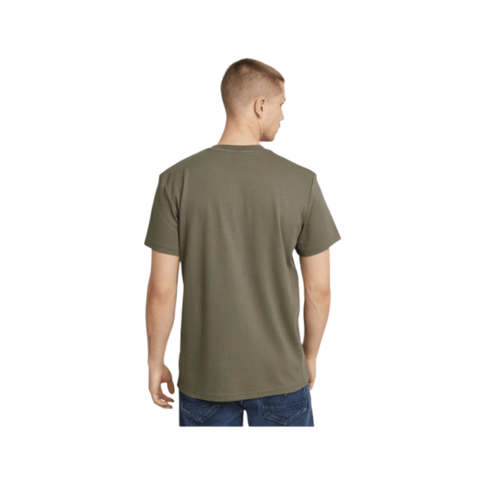 807 104B | The G Star T-Shirts G-Script in Turf Colour features a bold G-Star RAW graphic and a ribbed neckline. Made from 100% organic cotton, it offers comfort, style, and sustainability.