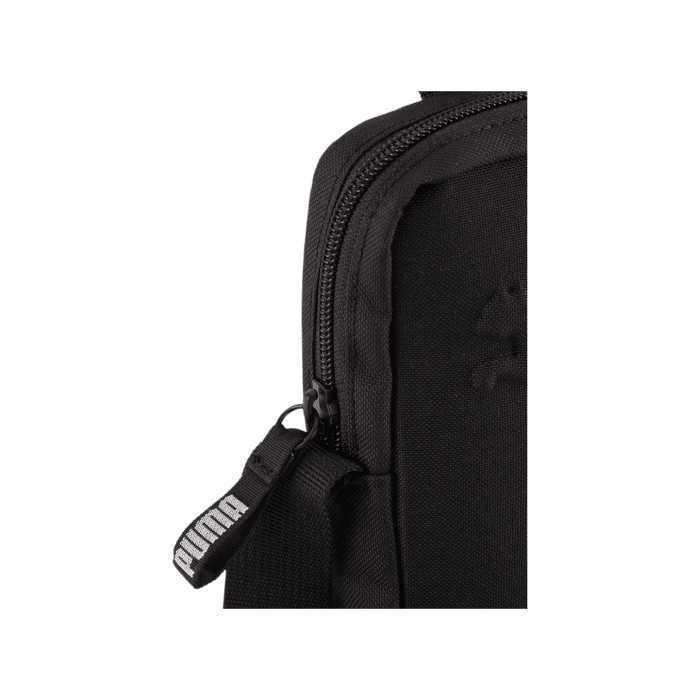 171 72B | The Puma Buzz Portable Bag Bold - Black is a sleek and durable everyday bag with an embossed Puma logo, adjustable strap, and multiple compartments for easy organization and versatile wear.