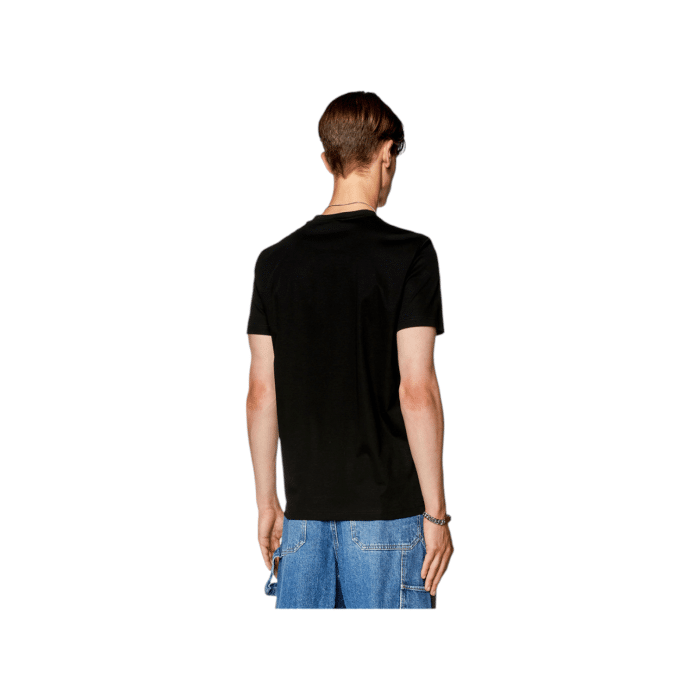 862 79 B | The Diesel T-Shirt T-Miegor L12 Black blends timeless minimalism with premium craftsmanship, offering a sleek and versatile design that complements any casual or semi-casual outfit. Made from high-quality, breathable cotton, this t-shirt ensures lasting comfort and durability, while the tailored fit and classic crew neck silhouette provide a polished yet relaxed look. Finished with a subtle Diesel logo on the chest, this essential piece is perfect for elevating everyday style with effortless sophistication.