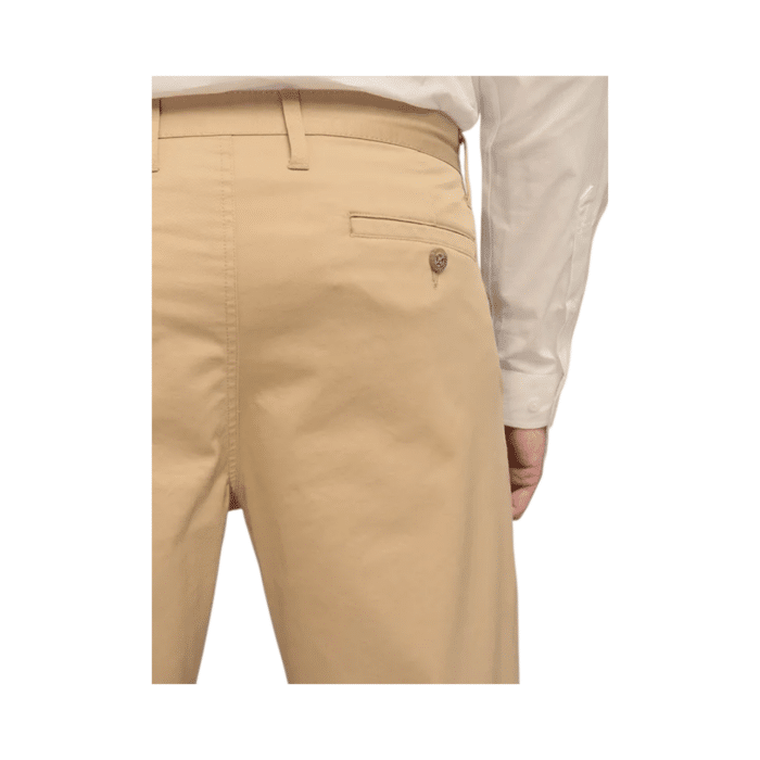 307 23B | The Polo Men's Chino Essential in khaki offers a perfect blend of comfort and style. Made from a high-quality mix of 95% cotton and 5% spandex, these chinos feature a relaxed fit that ensures ease of movement. Designed with belt loops, a zip fly with button fastening, and functional pockets, they provide both practicality and sophistication. The classic khaki color makes them versatile for any occasion, whether dressing up or down. Elevate your wardrobe with this timeless and functional chino.