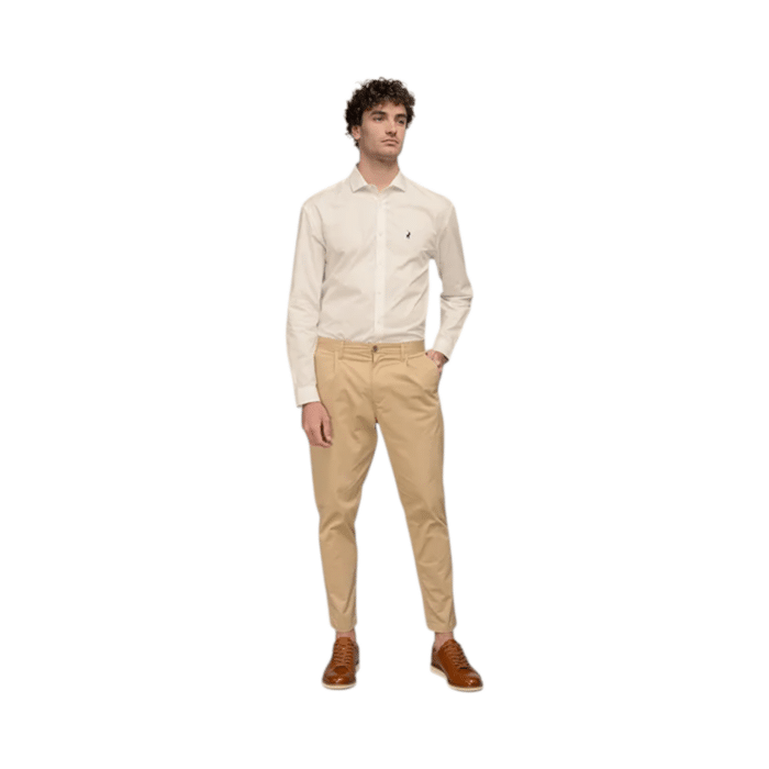 307 23D | The Polo Men's Chino Essential in khaki offers a perfect blend of comfort and style. Made from a high-quality mix of 95% cotton and 5% spandex, these chinos feature a relaxed fit that ensures ease of movement. Designed with belt loops, a zip fly with button fastening, and functional pockets, they provide both practicality and sophistication. The classic khaki color makes them versatile for any occasion, whether dressing up or down. Elevate your wardrobe with this timeless and functional chino.