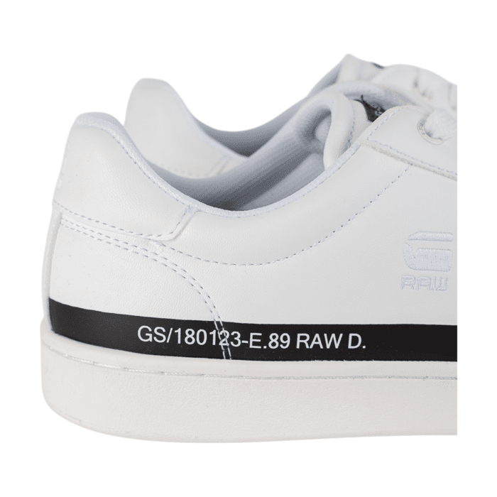 806 32C | The G-Star Cadet Lea LGO M White is a sleek and modern sneaker, designed with a minimalist aesthetic and high-quality materials. It features a clean white leather upper with subtle branding, offering both style and comfort for everyday wear.